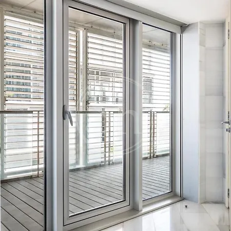 Beachfront With Terrace For 8 شقة برشلونة