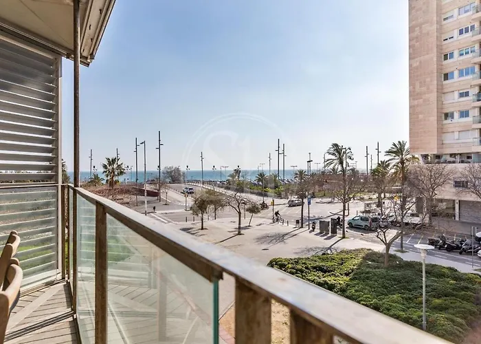 شقة Beachfront With Terrace For 8