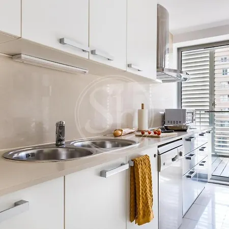 Апартаменты Beachfront With Terrace