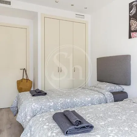 Beachfront With Terrace Апартаменты *