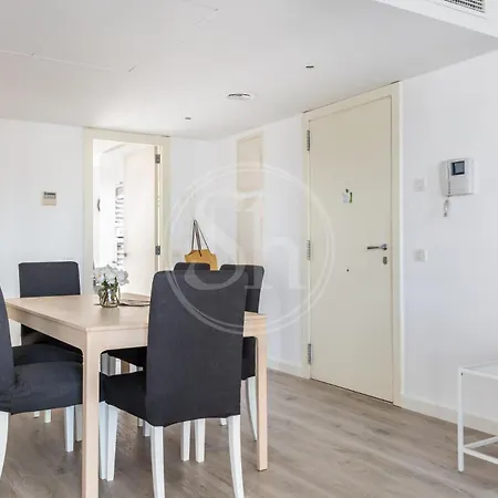 شقة Beachfront With Terrace For 8 برشلونة