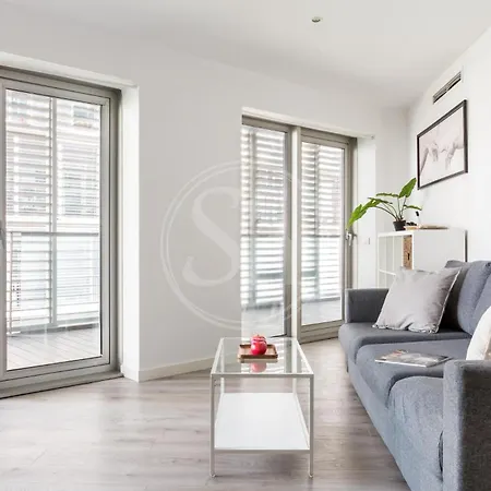 شقة Beachfront With Terrace For 8 *