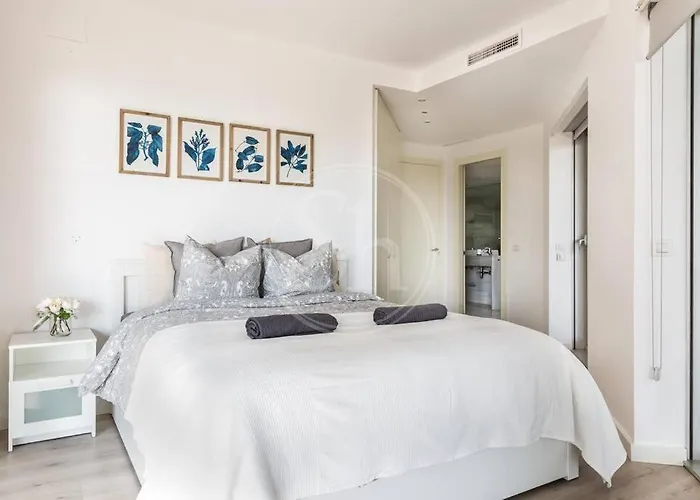 Beachfront With Terrace For 8 *