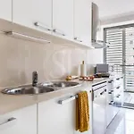 Apartment Beachfront With Terrace For 8