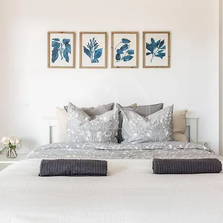 Apartament Beachfront With Terrace For 8 *